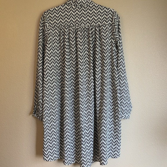 NEW! EMMA & ELLA M/L Long Sleeve Button Front Dress Gray Black Ivory Chevron - Picture 7 of 13